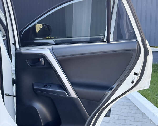 Білий Тойота РАВ 4, об'ємом двигуна 2.49 л та пробігом 162 тис. км за 20300 $, фото 37 на Automoto.ua