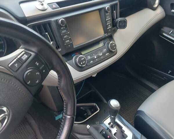 Тойота РАВ 4 2016 у Одесі на Automoto.ua Білий Тойота РАВ 4, об'ємом двигуна 2.49 л та пробігом 98 тис. км за 21900 $, фото 5 на Automoto.ua