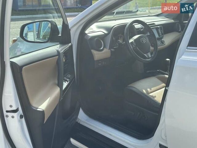 Тойота РАВ 4 2016 в Житомире на Automoto.ua Белый Тойота РАВ 4, объемом двигателя 2.49 л и пробегом 124 тыс. км за 21500 $, фото 22 на Automoto.ua