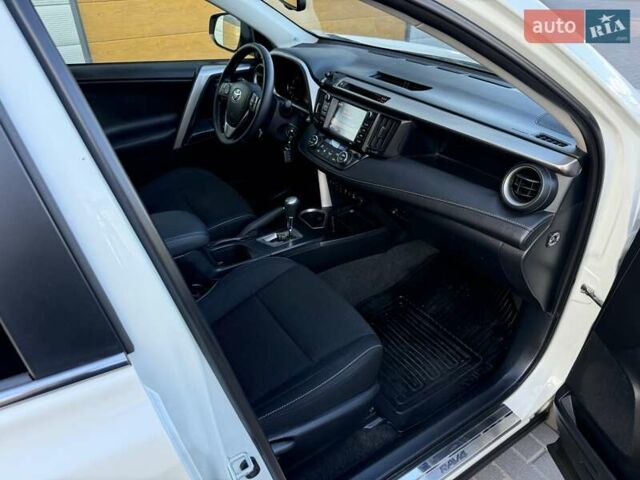 Тойота РАВ 4 2016 в Белой Церкве на Automoto.ua Белый Тойота РАВ 4, объемом двигателя 1.99 л и пробегом 110 тыс. км за 22500 $, фото 44 на Automoto.ua