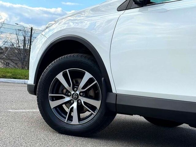 Тойота РАВ 4 2016 в Харькове на Automoto.ua Белый Тойота РАВ 4, объемом двигателя 2.2 л и пробегом 150 тыс. км за 22300 $, фото 1 на Automoto.ua