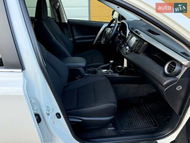 Тойота РАВ 4 2016 в Белой Церкве на Automoto.ua Белый Тойота РАВ 4, объемом двигателя 1.99 л и пробегом 110 тыс. км за 22500 $, фото 45 на Automoto.ua