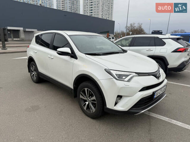 Белый Тойота РАВ 4, объемом двигателя 2.23 л и пробегом 140 тыс. км за 21500 $, фото 2 на Automoto.ua