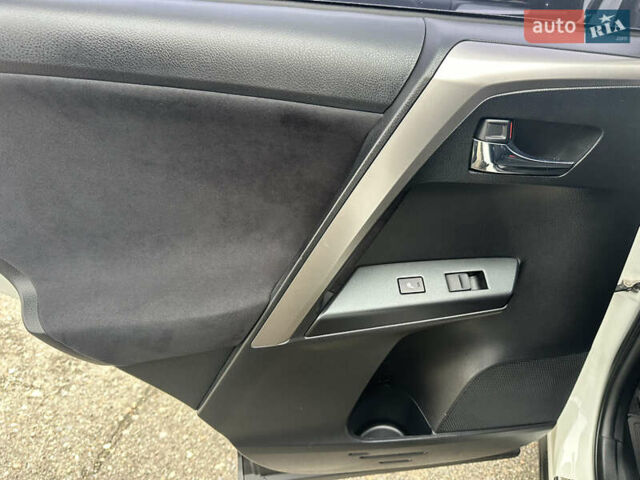 Белый Тойота РАВ 4, объемом двигателя 2.49 л и пробегом 72 тыс. км за 22900 $, фото 25 на Automoto.ua