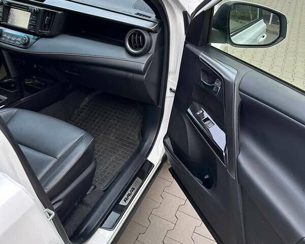 Білий Тойота РАВ 4, об'ємом двигуна 2.5 л та пробігом 85 тис. км за 19700 $, фото 5 на Automoto.ua