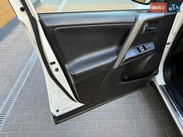 Тойота РАВ 4 2016 в Белой Церкве на Automoto.ua Белый Тойота РАВ 4, объемом двигателя 1.99 л и пробегом 110 тыс. км за 22500 $, фото 40 на Automoto.ua