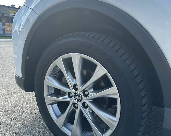 Тойота РАВ 4 2016 в Житомире на Automoto.ua Белый Тойота РАВ 4, объемом двигателя 2.49 л и пробегом 124 тыс. км за 21500 $, фото 11 на Automoto.ua