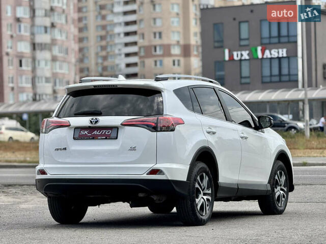 Тойота РАВ 4 2016 у Києві на Automoto.ua Білий Тойота РАВ 4, об'ємом двигуна 2.49 л та пробігом 173 тис. км за 17200 $, фото 13 на Automoto.ua