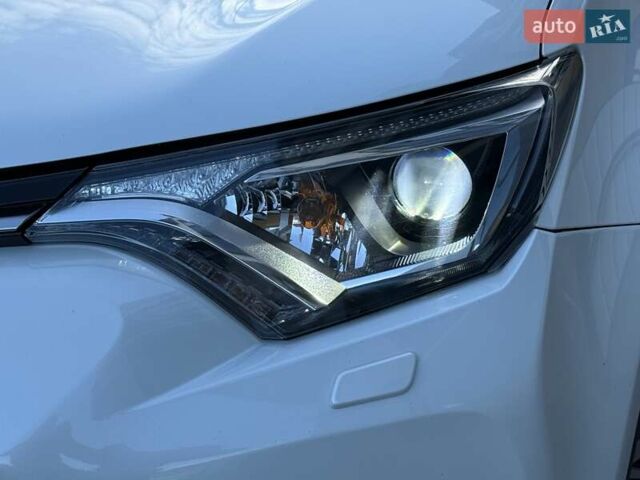 Тойота РАВ 4 2016 в Белой Церкве на Automoto.ua Белый Тойота РАВ 4, объемом двигателя 1.99 л и пробегом 110 тыс. км за 22500 $, фото 8 на Automoto.ua