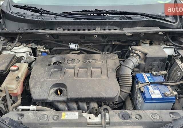 Белый Тойота РАВ 4, объемом двигателя 2 л и пробегом 250 тыс. км за 19500 $, фото 9 на Automoto.ua