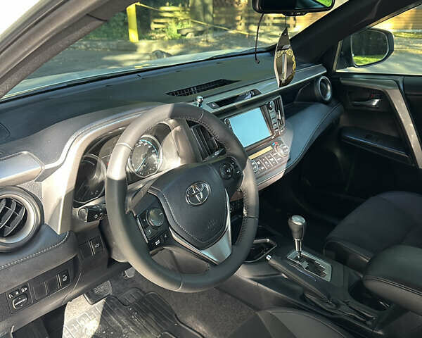 Белый Тойота РАВ 4, объемом двигателя 2.5 л и пробегом 147 тыс. км за 20399 $, фото 9 на Automoto.ua