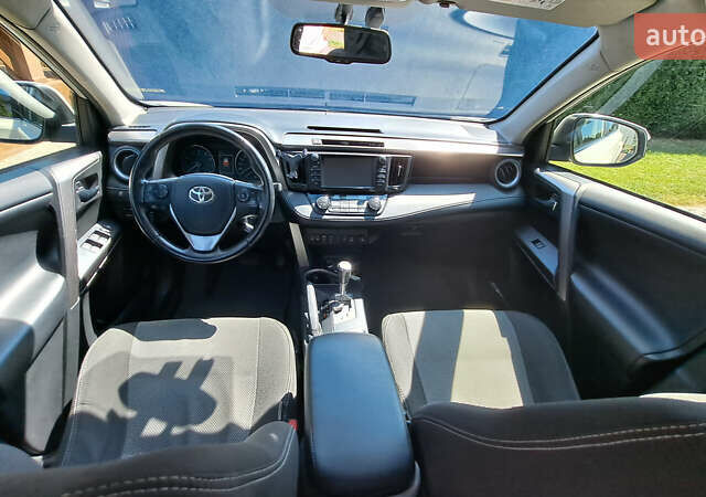 Тойота РАВ 4 2016 в Ужгороде на Automoto.ua Белый Тойота РАВ 4, объемом двигателя 1.99 л и пробегом 119 тыс. км за 20500 $, фото 13 на Automoto.ua