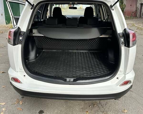 Білий Тойота РАВ 4, об'ємом двигуна 1.99 л та пробігом 149 тис. км за 19500 $, фото 6 на Automoto.ua