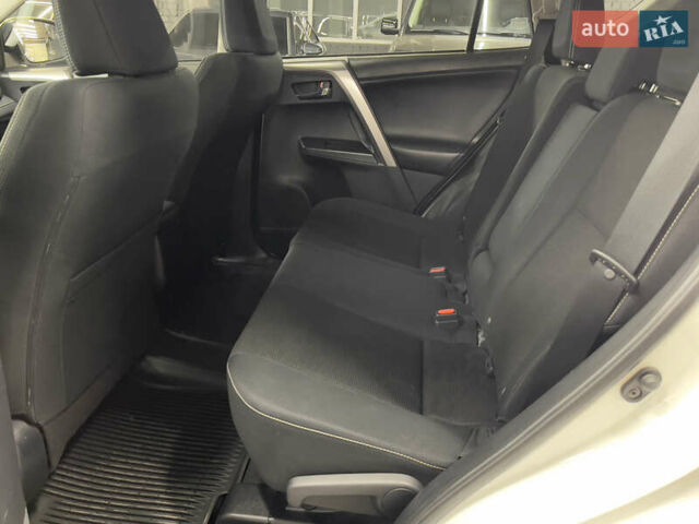 Білий Тойота РАВ 4, об'ємом двигуна 2.49 л та пробігом 92 тис. км за 18990 $, фото 12 на Automoto.ua