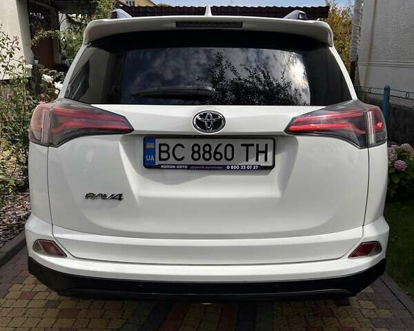 Тойота РАВ 4 2016 в Львове на Automoto.ua Белый Тойота РАВ 4, объемом двигателя 2.49 л и пробегом 116 тыс. км за 18300 $, фото 3 на Automoto.ua