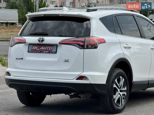 Тойота РАВ 4 2016 у Києві на Automoto.ua Білий Тойота РАВ 4, об'ємом двигуна 2.49 л та пробігом 173 тис. км за 17200 $, фото 14 на Automoto.ua