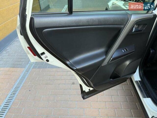 Тойота РАВ 4 2016 в Белой Церкве на Automoto.ua Белый Тойота РАВ 4, объемом двигателя 1.99 л и пробегом 110 тыс. км за 22500 $, фото 43 на Automoto.ua