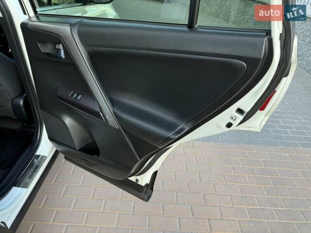 Тойота РАВ 4 2016 в Белой Церкве на Automoto.ua Белый Тойота РАВ 4, объемом двигателя 1.99 л и пробегом 110 тыс. км за 22500 $, фото 49 на Automoto.ua