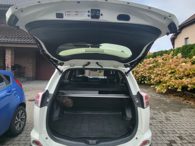 Белый Тойота РАВ 4, объемом двигателя 2.5 л и пробегом 114 тыс. км за 23989 $, фото 4 на Automoto.ua