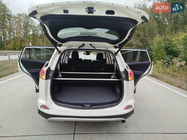 Білий Тойота РАВ 4, об'ємом двигуна 1.99 л та пробігом 194 тис. км за 18500 $, фото 8 на Automoto.ua