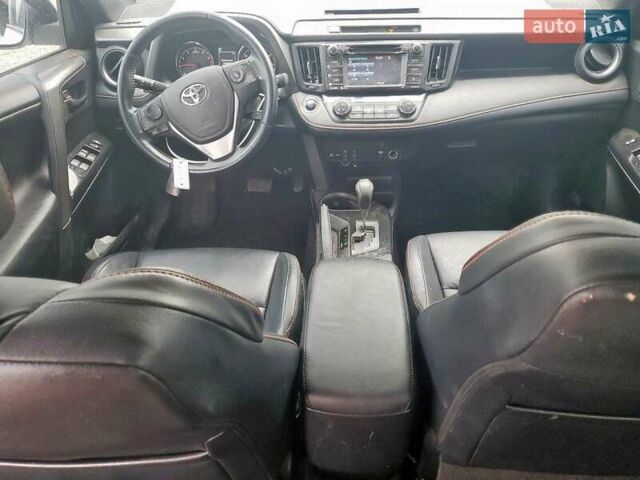 Белый Тойота РАВ 4, объемом двигателя 2.49 л и пробегом 175 тыс. км за 5300 $, фото 6 на Automoto.ua