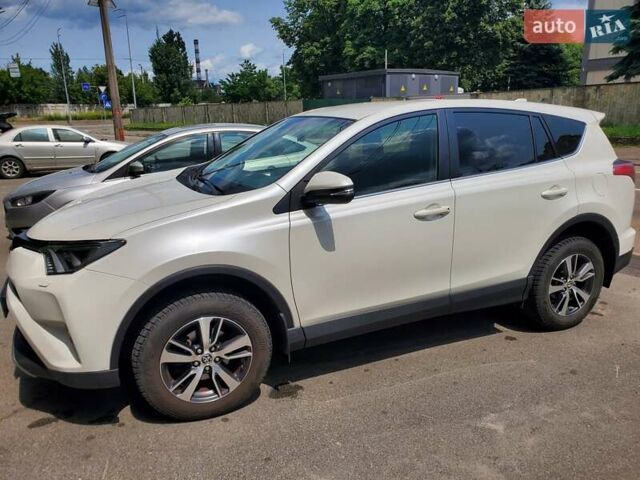 Белый Тойота РАВ 4, объемом двигателя 1.99 л и пробегом 77 тыс. км за 20500 $, фото 1 на Automoto.ua