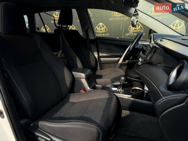 Белый Тойота РАВ 4, объемом двигателя 2.49 л и пробегом 114 тыс. км за 21999 $, фото 15 на Automoto.ua