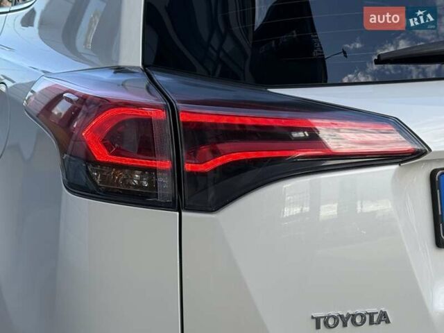 Тойота РАВ 4 2016 в Белой Церкве на Automoto.ua Белый Тойота РАВ 4, объемом двигателя 1.99 л и пробегом 110 тыс. км за 22500 $, фото 35 на Automoto.ua