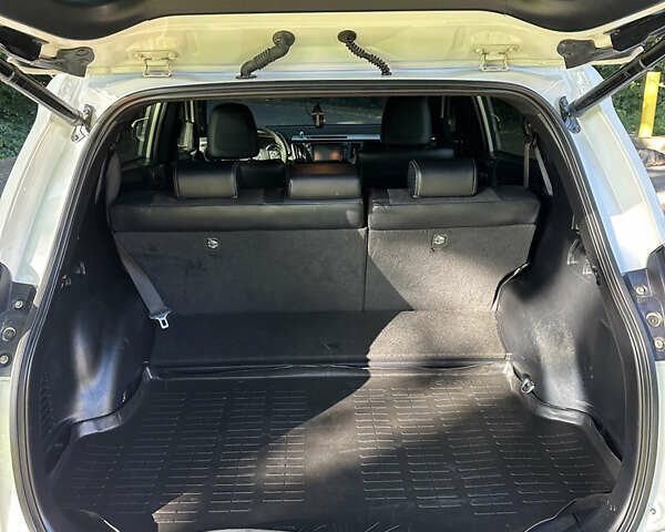 Белый Тойота РАВ 4, объемом двигателя 2.5 л и пробегом 147 тыс. км за 20399 $, фото 14 на Automoto.ua