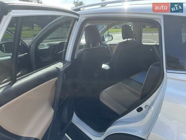 Тойота РАВ 4 2016 в Житомире на Automoto.ua Белый Тойота РАВ 4, объемом двигателя 2.49 л и пробегом 124 тыс. км за 21500 $, фото 21 на Automoto.ua