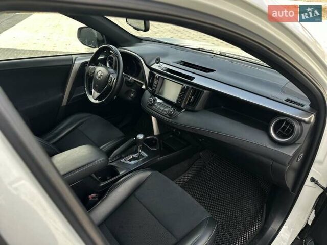 Белый Тойота РАВ 4, объемом двигателя 2.23 л и пробегом 113 тыс. км за 23750 $, фото 18 на Automoto.ua