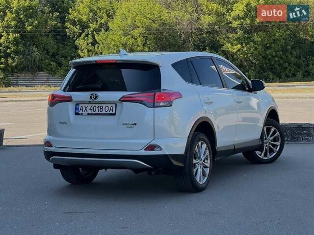 Белый Тойота РАВ 4, объемом двигателя 2.49 л и пробегом 170 тыс. км за 15000 $, фото 4 на Automoto.ua