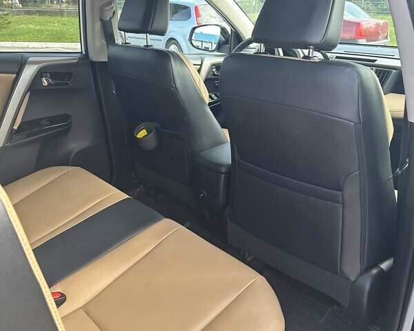 Тойота РАВ 4 2016 в Житомире на Automoto.ua Белый Тойота РАВ 4, объемом двигателя 2.49 л и пробегом 124 тыс. км за 21500 $, фото 37 на Automoto.ua