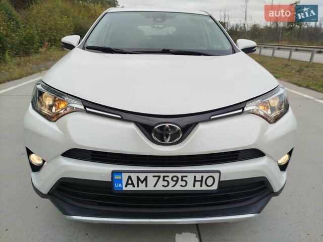 Білий Тойота РАВ 4, об'ємом двигуна 1.99 л та пробігом 194 тис. км за 18500 $, фото 4 на Automoto.ua