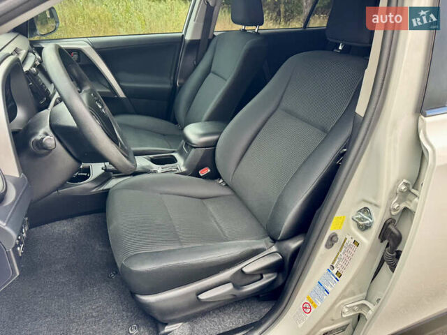 Тойота РАВ 4 2016 у Києві на Automoto.ua Білий Тойота РАВ 4, об'ємом двигуна 2.49 л та пробігом 173 тис. км за 17200 $, фото 19 на Automoto.ua