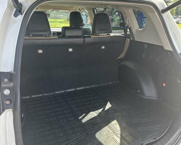 Тойота РАВ 4 2016 в Житомире на Automoto.ua Белый Тойота РАВ 4, объемом двигателя 2.49 л и пробегом 124 тыс. км за 21500 $, фото 23 на Automoto.ua