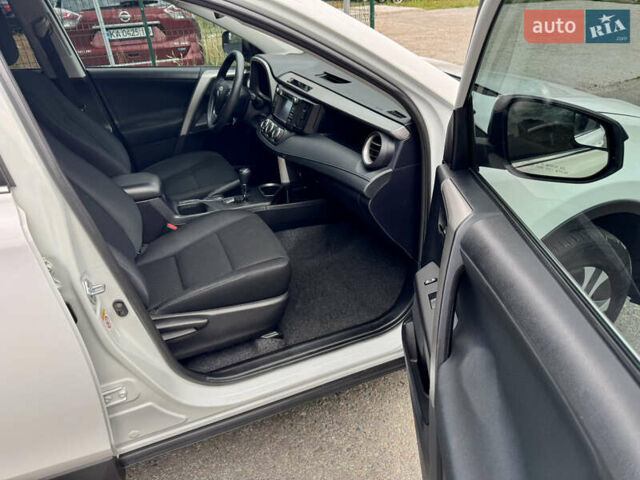 Тойота РАВ 4 2016 у Києві на Automoto.ua Білий Тойота РАВ 4, об'ємом двигуна 2.49 л та пробігом 173 тис. км за 17200 $, фото 36 на Automoto.ua