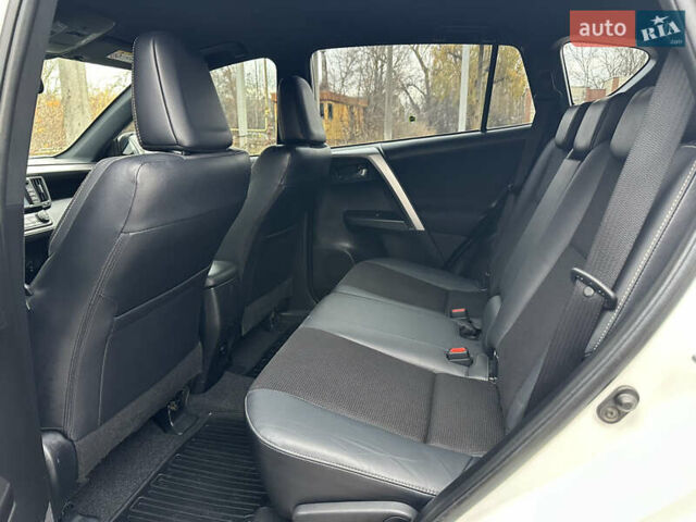 Белый Тойота РАВ 4, объемом двигателя 2.2 л и пробегом 190 тыс. км за 20600 $, фото 15 на Automoto.ua