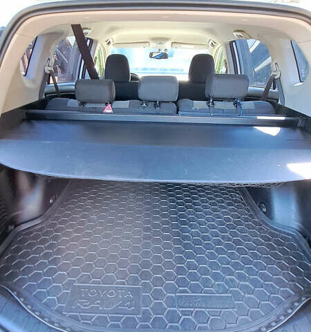 Тойота РАВ 4 2016 в Ужгороде на Automoto.ua Белый Тойота РАВ 4, объемом двигателя 1.99 л и пробегом 119 тыс. км за 20500 $, фото 8 на Automoto.ua