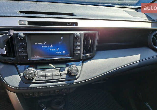 Тойота РАВ 4 2016 в Ужгороде на Automoto.ua Белый Тойота РАВ 4, объемом двигателя 1.99 л и пробегом 119 тыс. км за 20500 $, фото 16 на Automoto.ua