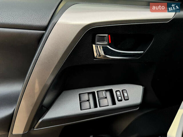 Белый Тойота РАВ 4, объемом двигателя 2.49 л и пробегом 114 тыс. км за 21999 $, фото 17 на Automoto.ua