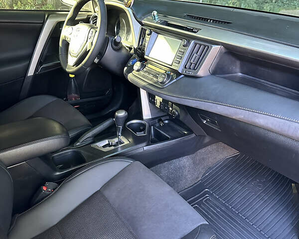 Белый Тойота РАВ 4, объемом двигателя 2.5 л и пробегом 147 тыс. км за 20399 $, фото 16 на Automoto.ua