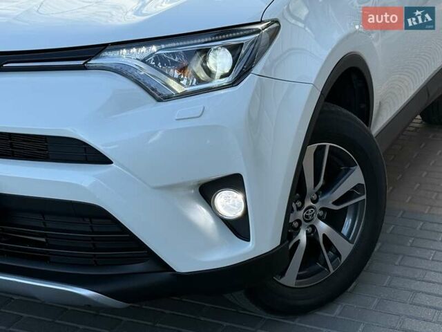 Тойота РАВ 4 2016 в Белой Церкве на Automoto.ua Белый Тойота РАВ 4, объемом двигателя 1.99 л и пробегом 110 тыс. км за 22500 $, фото 6 на Automoto.ua