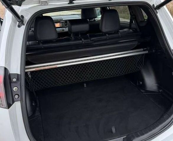 Белый Тойота РАВ 4, объемом двигателя 0 л и пробегом 123 тыс. км за 15500 $, фото 7 на Automoto.ua