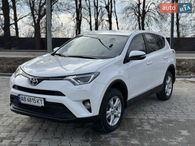 Белый Тойота РАВ 4, объемом двигателя 2 л и пробегом 117 тыс. км за 18900 $, фото 2 на Automoto.ua