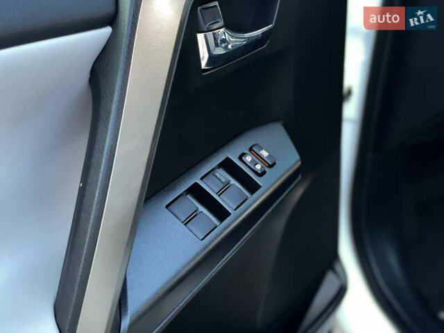 Тойота РАВ 4 2016 в Одессе на Automoto.ua Белый Тойота РАВ 4, объемом двигателя 2.49 л и пробегом 45 тыс. км за 21600 $, фото 34 на Automoto.ua