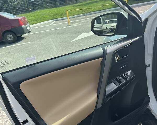 Тойота РАВ 4 2016 в Житомире на Automoto.ua Белый Тойота РАВ 4, объемом двигателя 2.49 л и пробегом 124 тыс. км за 21500 $, фото 28 на Automoto.ua