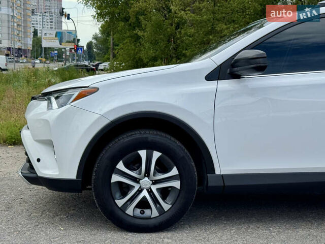 Тойота РАВ 4 2016 у Києві на Automoto.ua Білий Тойота РАВ 4, об'ємом двигуна 2.49 л та пробігом 173 тис. км за 17200 $, фото 80 на Automoto.ua
