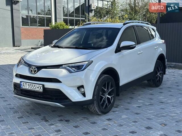 Белый Тойота РАВ 4, объемом двигателя 2.23 л и пробегом 113 тыс. км за 23750 $, фото 2 на Automoto.ua
