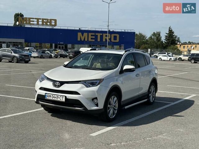 Тойота РАВ 4 2016 в Житомире на Automoto.ua Белый Тойота РАВ 4, объемом двигателя 2.49 л и пробегом 124 тыс. км за 21500 $, фото 2 на Automoto.ua